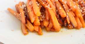 Cenoura glaceada: um acompanhamento bem fácil de fazer