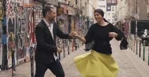 Dançando forró em de Paris para comemorar a luta contra o câncer