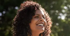 Veja como cuidar dos cabelos na primavera e mantê-los saudáveis