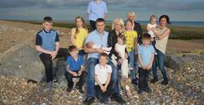 Casal se diz “viciados em ter filhos”