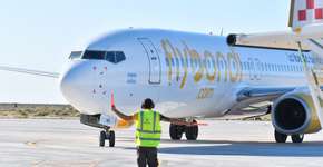 Flybondi lança passagem que permite transferir de nome