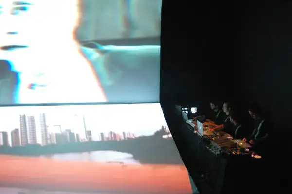 Um dos momentos da apresentação do Coletivo Embolex