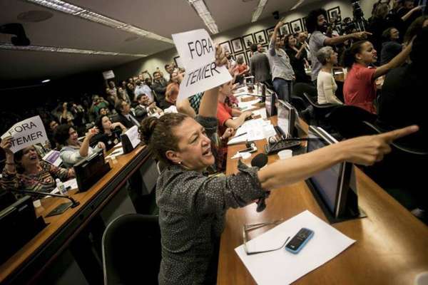 Ato foi realizado no plenário da Câmara dos Deputados