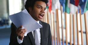 Fernando Holiday compara Ku Klux Klan à esquerda e vira piada