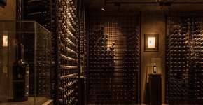 Turistas viram enólogos por um dia em vinícola do RS