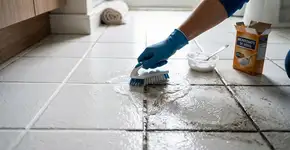 Como remover as marcas pretas das juntas do seu piso: um truque de limpeza poderoso e eficaz