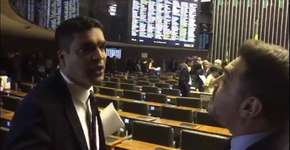 Cabo Daciolo chama Marco Feliciano de maçom e os dois batem boca