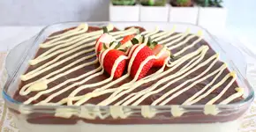 Pavê de leite em pó com chocolate de dar água na boca