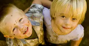 Escola ganha máquina de lavar e aumenta frequência de crianças