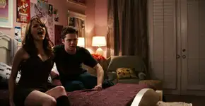 Atriz diz que descobriu doença ao gravar cena picante em filme; assista