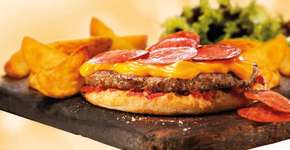 Aprenda a fazer uma deliciosa pizza burguer em 7 minutos