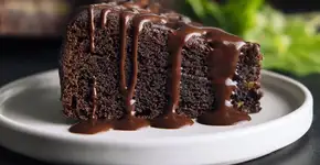 Bolo de chocolate sem farinha para comer lambendo os dedos