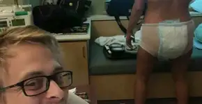 Mãe compartilha foto revelando o  ‘lado B’ do pós-parto