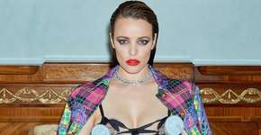 Rachel McAdams posa de lingerie e bomba de tirar leite