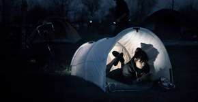 Barraca que vira saco de lixo é opção para festivais de música