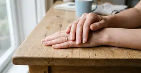 Aprenda como manter unhas naturais bonitas e elegantes sem depender de esmalte todo dia