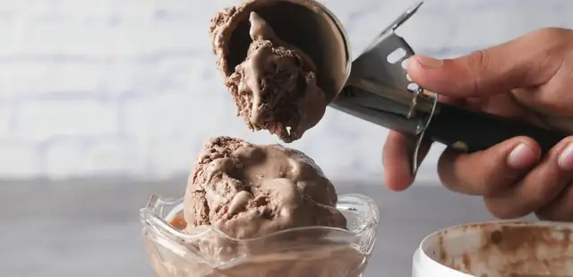 Sorvete de chocolate super simples