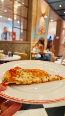 São mais de 40 bares e restaurantes no maior navio do mundo, Star of the Seas