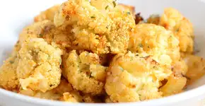 Couve-flor assada com parmesão: experimente esta delícia!