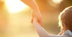 Estudo diz que cuidar de bebês e crianças <br>torna os seres humanos mais inteligentes