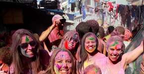 Brasileiras participaram do Holi na Índia
