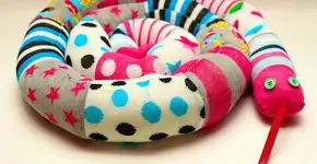 Transforme meias velhas em um brinquedo para toda a vida