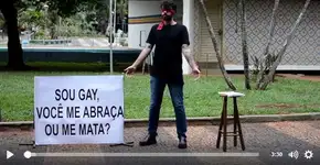 Jovem faz experimento contra mortes de LGBTs e se surpreende