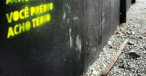 Baixe o stencil “Você praça acho graça. Você prédio acho tédio”