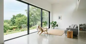 Adeus às cortinas: 5 ideias modernas para sua janela que serão tendência em 2026