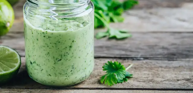 Maionese verde para incrementar seus lanches!