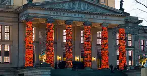 Artista chinês cria exposição com 14 mil coletes de refugiados em Berlim