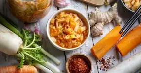 Alimentos que promovem saúde e reduzem o estresse — e os que podem prejudicar