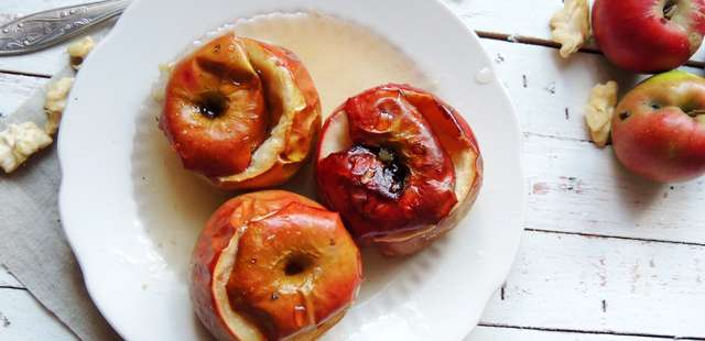 Essa receita de maçã assada vai perfumar sua casa e adoçar seu dia