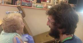 Aos 103 anos, senhora se dá um presente inusitado: tatuagem