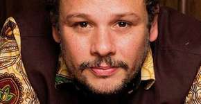 Moyseis Marques celebra aniversário com roda no Beco do Rato