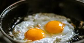 O truque saudável para fazer ovos fritos sem óleo