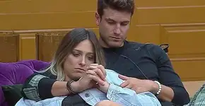 A Fazenda: Tati e Gui transam sem camisinha e fã cria perfil de filho