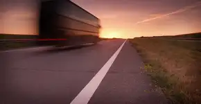 Brasileiros trocam o avião pelo ônibus em busca de economia e conforto