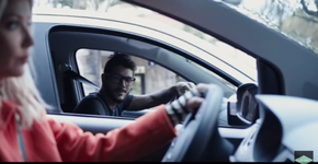 Famosas participam de videoclipe para protestar contra assédio