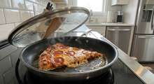 Featured side: Nem micro-ondas nem forno: a melhor maneira de reaquecer pizza, segundo os chefs