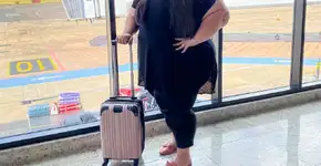 Modelo barrada em voo pelo peso ganha na Justiça contra companhia aérea