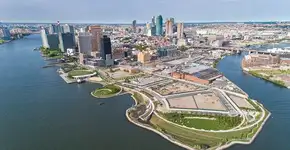 Polo industrial abandonado dá lugar a refúgio verde em Nova York