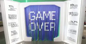 Sabina recebe exposição interativa que alerta sobre os riscos do uso da internet