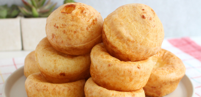 Pão de queijo de liquidificador é delicioso e fica pronto em 3 passos fáceis