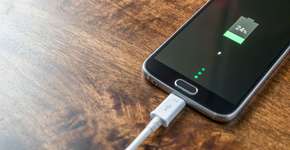 Como carregar seu celular quando não há luz em casa