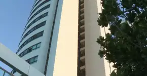 Menino morre ao cair do 9º andar e patroa da mãe é presa por homicídio