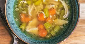 Vem frio! 7 sopas quentíssimas para esquentar por dentro 🔥