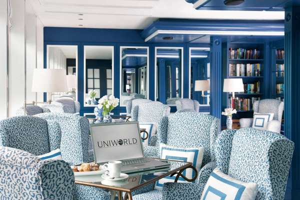 Lounge do navio River Queen 