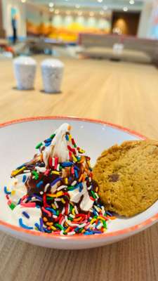 São mais de 40 bares e restaurantes no maior navio do mundo, Star of the Seas