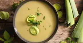 A receita de creme de alho-poró com batata que virou meu novo conforto favorito